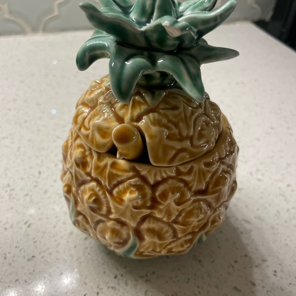 Bordello Pinheiro Pineapple jam jar small chip on the underside of the leaf - Picture 5 of 9